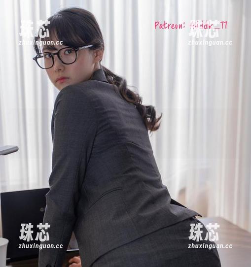Myung Ah Hey,你见过高清照片中游泳的Myung Ah吗?没关系,这只是夏天的某种错觉。